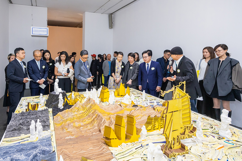 03 出席嘉賓參觀主場展.jpeg